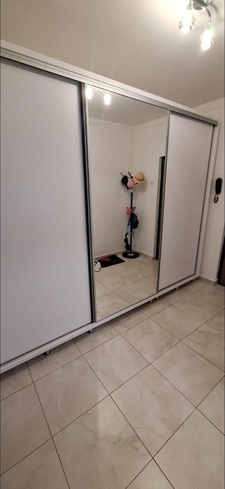 Închiriez apartament