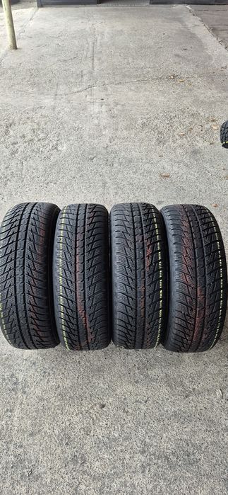 4 anvelope iarna Nokian 215/60/17.Pretul este pe bucata.