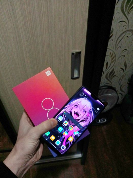 Срочно! Mi 8 6Gb/128Gb Black свой.