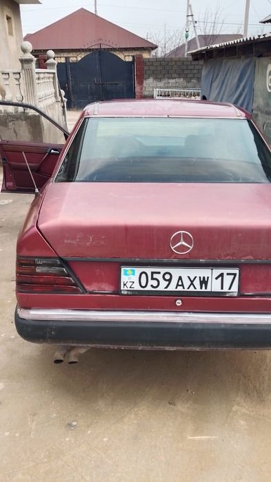 Mercedes (мерседес) 124