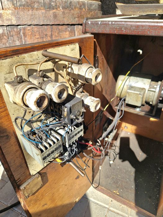 Продавам струг ТОС MN 80A  за възстановяване/резервни части