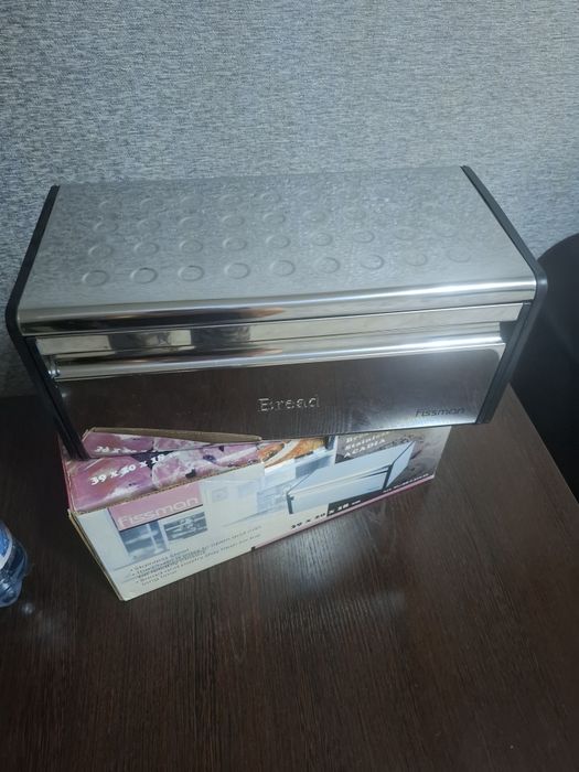 Продам новую хлебницу