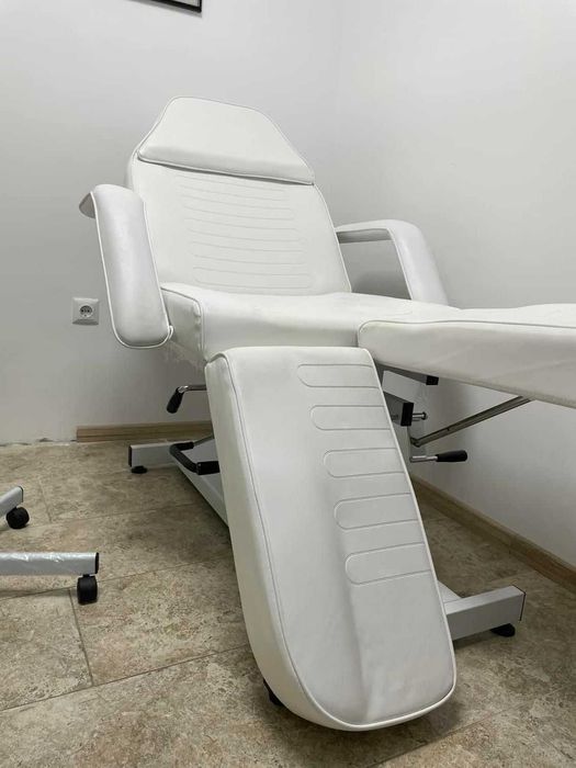 Стол за педикюр A 210C - черен/бял