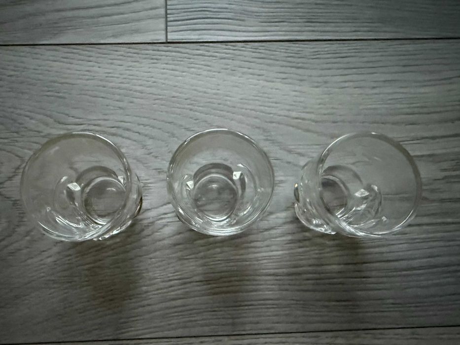 Pahare cu cap de schelet