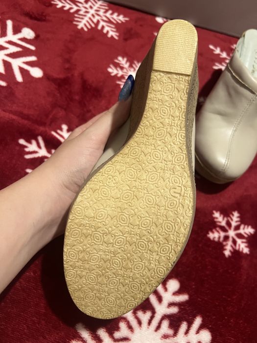 Saboti crem, marime 38