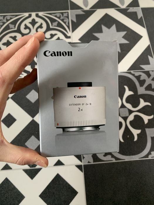 Телеконвертор Canon EF EXTENDER 2X III - с кутия и калъф - почти нов!