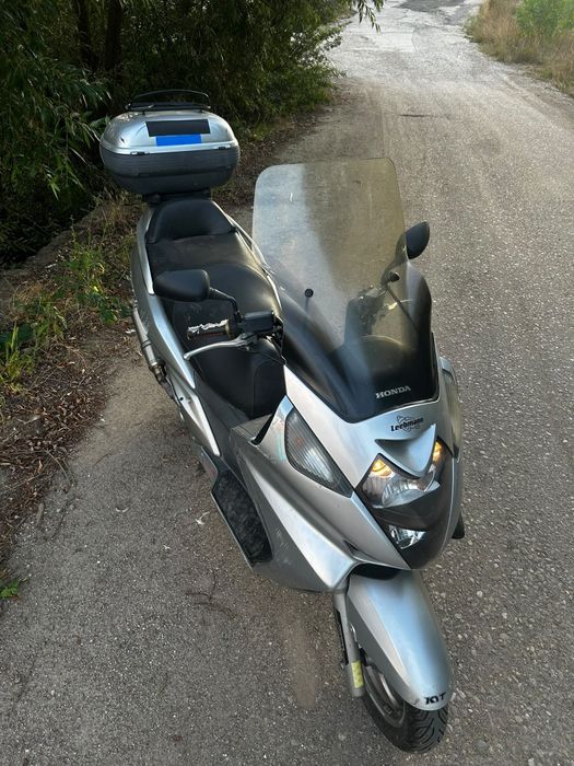 Honda silverwing 600.