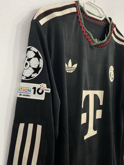 Tricou cu Bayern cu Olise