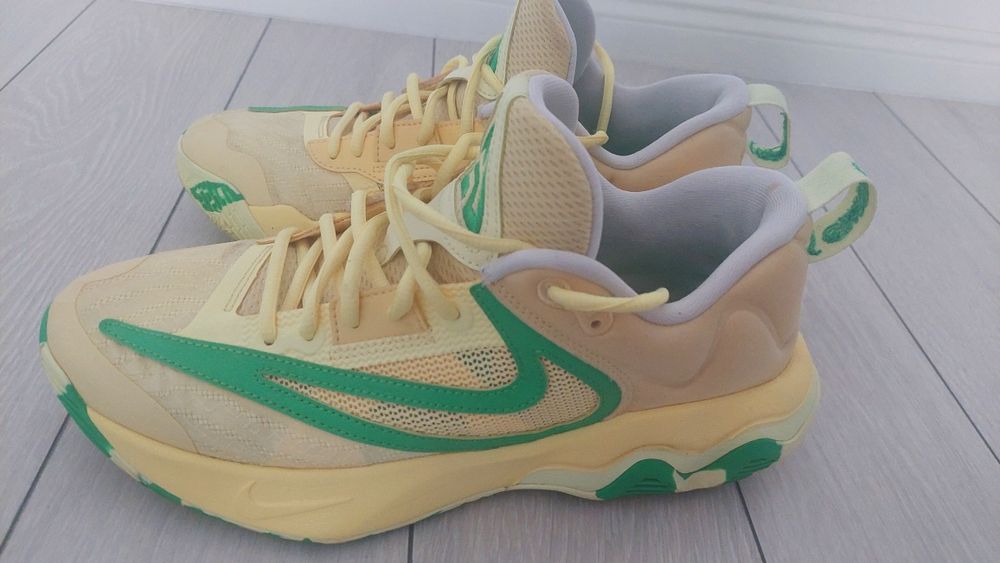 Adidași Nike Giannis mărimea 42