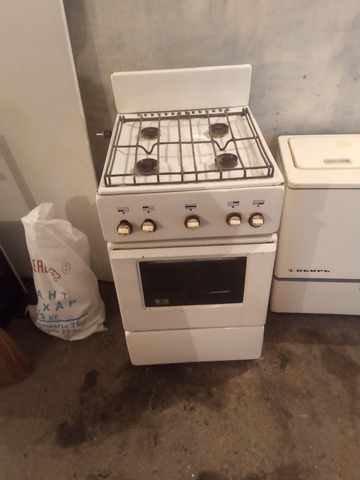 Продам газовую плиту