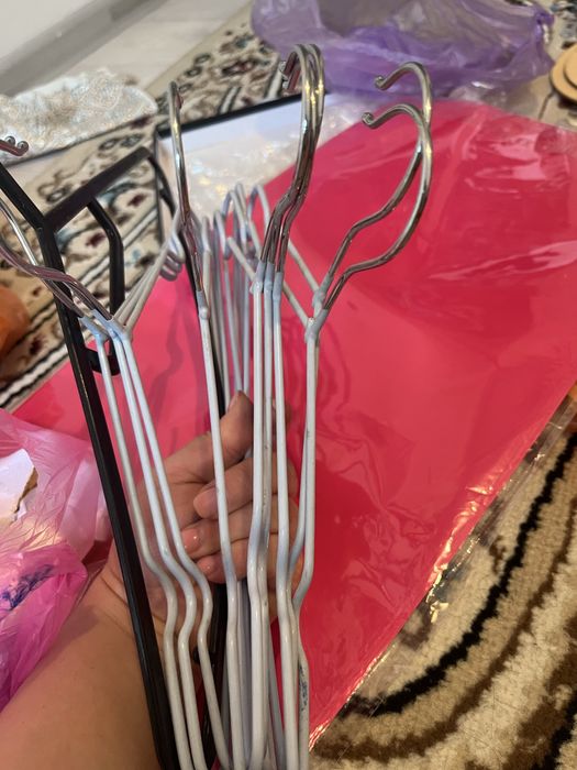 Продам вешалки новые