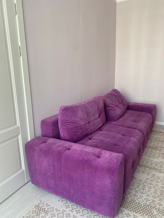 Диван фиолетовый