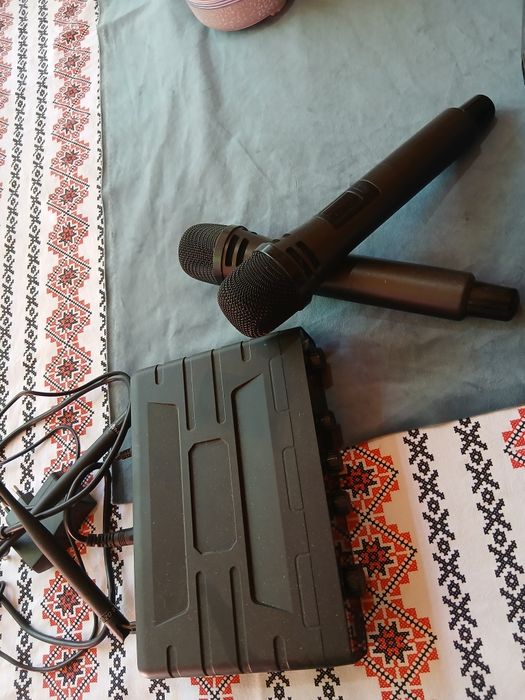 Boxe behringer +mixer și microfoane