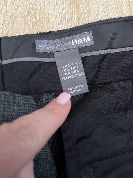 Vând pantaloni bărbătești din stofa de lana, mărimea 54