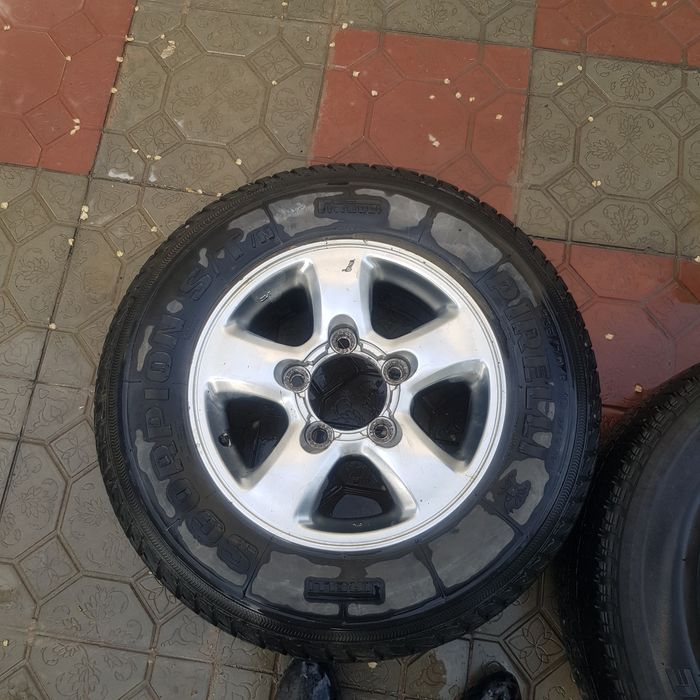 Продам резину на колеса