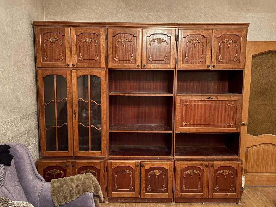 Отдам даром стенку