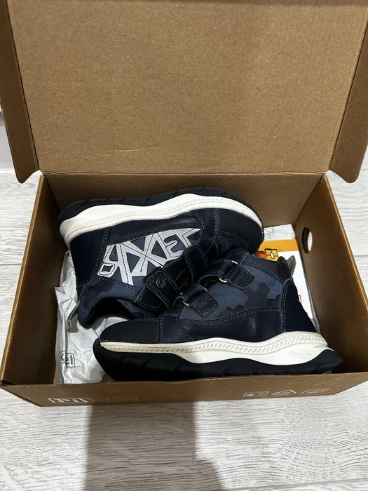 Продаю детский осенний ботинки