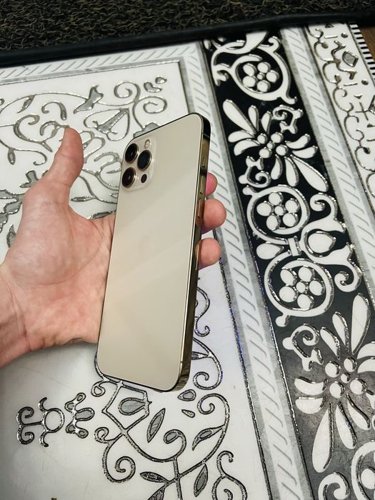 Srochno sotiladi 12 Pro max LL/A