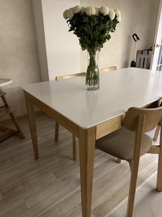 Продаем кухонный стол (без стульев)