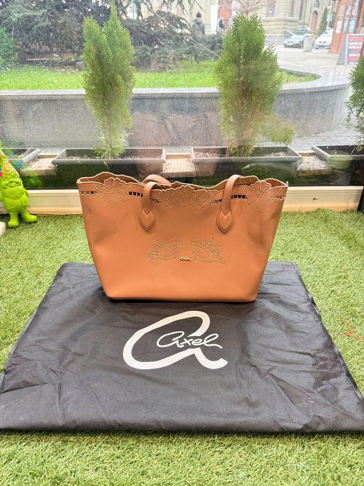 Кожена Дамска Чанта “Axel Accessories”