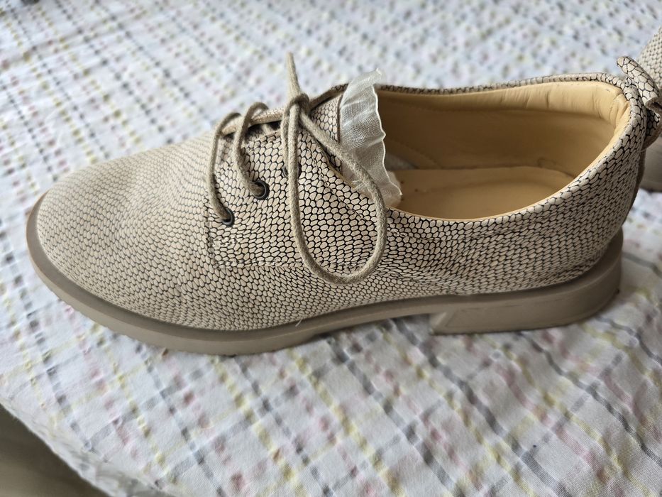 Нови обувки български, отговарят на 38