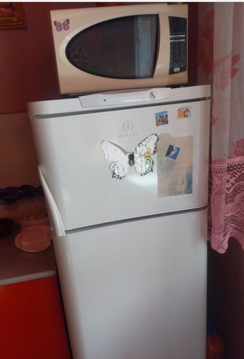Холодильник Indesit  продам