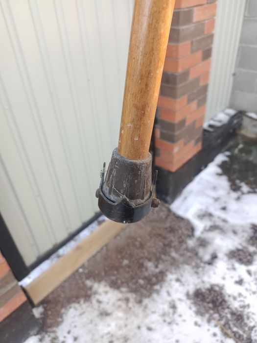 Продам трость для пожилых людей