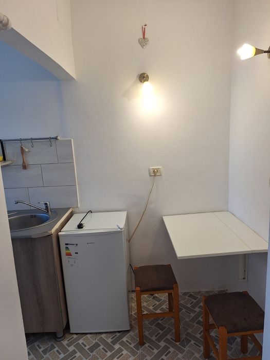 Închiriez garsoniera