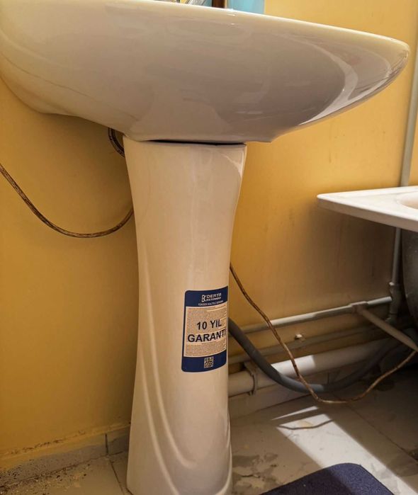 Продам раковину санфаянсовую