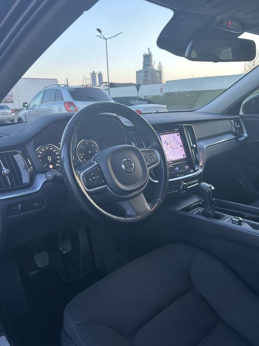 Volvo V60-nov 2020 Manuala