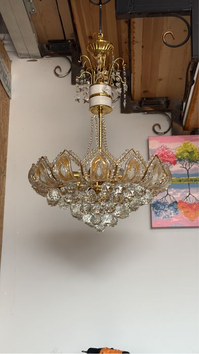 Продается люстра