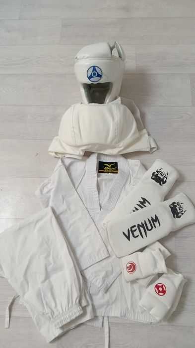 Продаю кимано и полную экипировку для карате