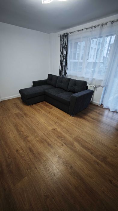 Inchiriez apartament cu trei camere