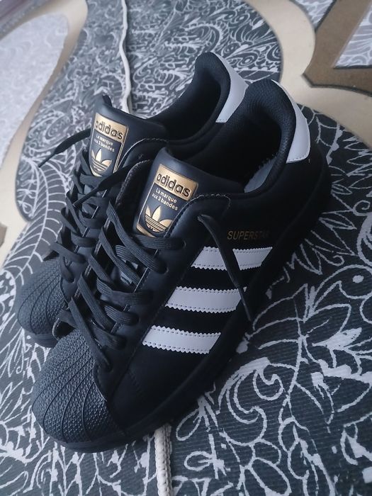 Продам кроссовки