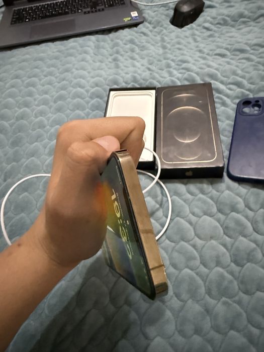 Айфон 12про мах[в идеальном состояний]