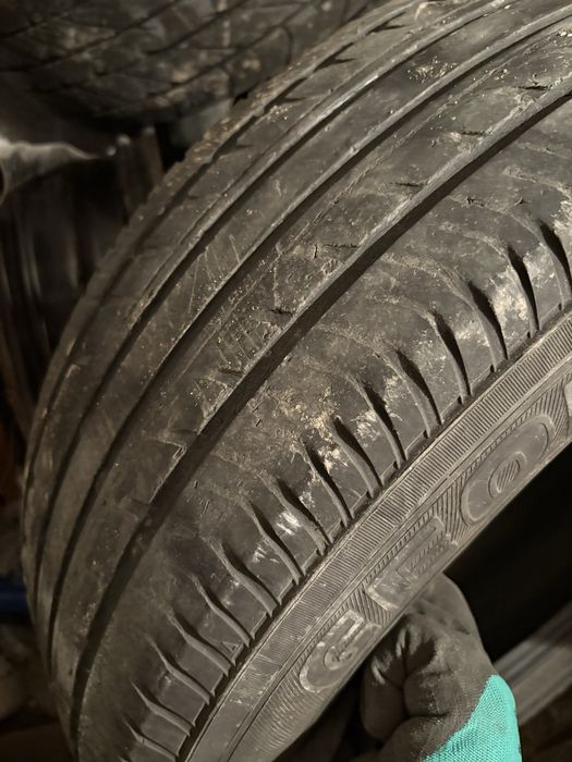 Продам хорошие Летние шины р17.