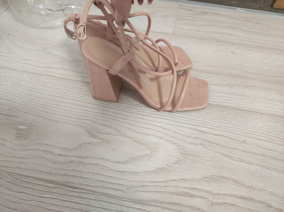 Нови сандали 38 номер