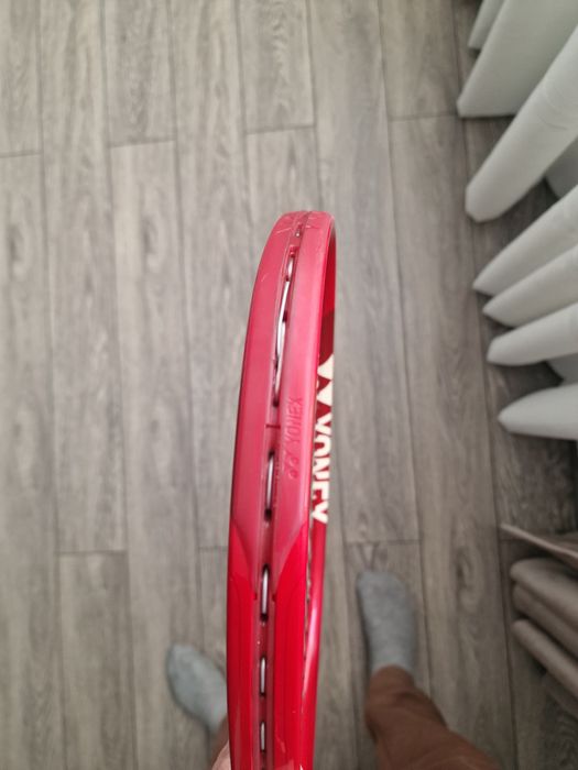 Vand racheta Yonex V core 98 2026
