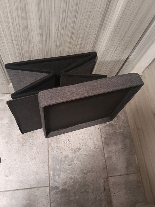 Taburet pliabil tip cutie în stare bună.