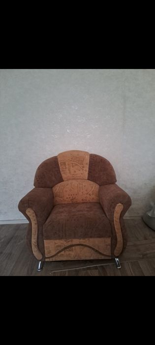 Продам диван тройку б/у