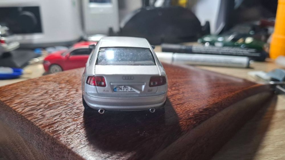 Аudi A8 -Minichamps