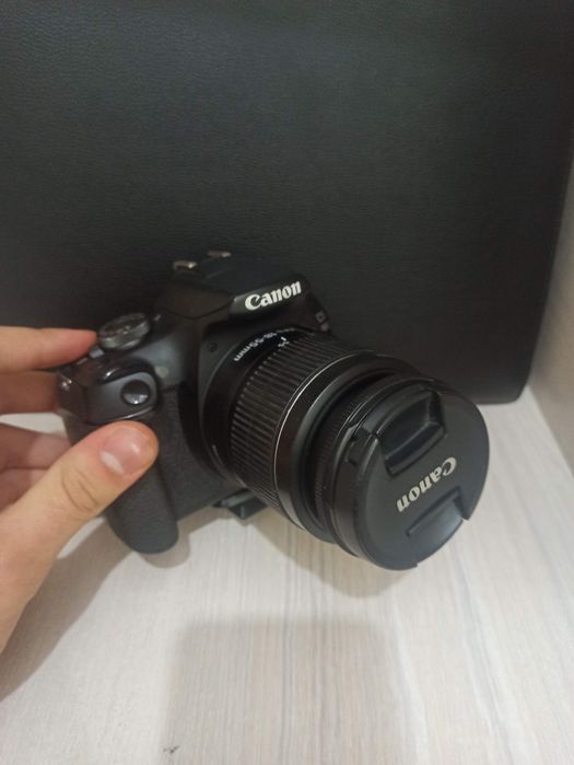 Canon EOS 2000 D EF-S 18-55