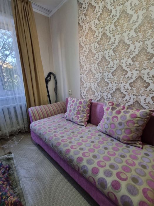 Продам шкаф прихожую и диван