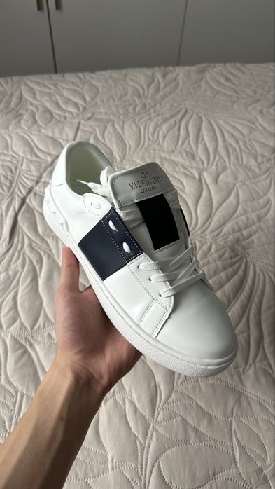 Кроссовки валентино