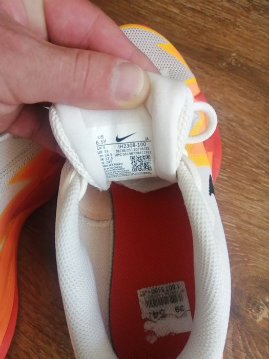 Vând adidași Nike aproape noi