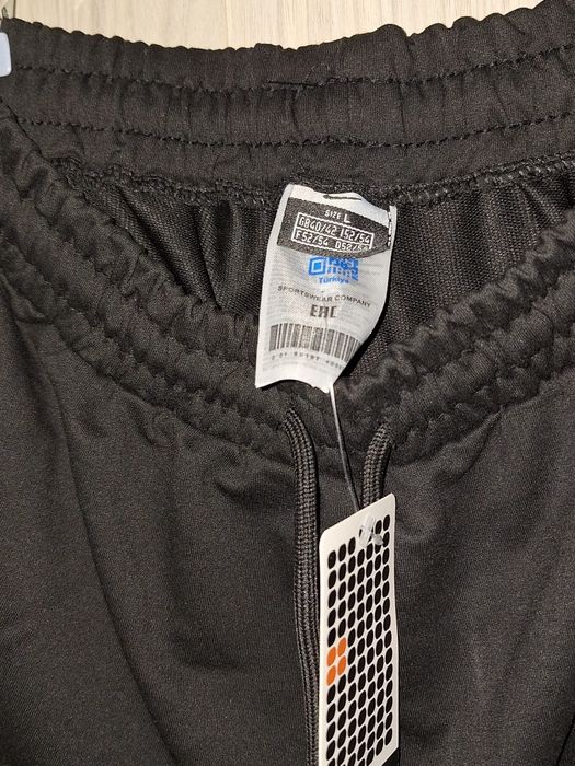 Pantaloni nike noi cu eticheta(preț negociabil)