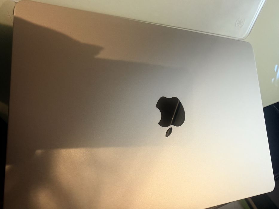 MacBook Air M3 13. Inc,  Space Gray