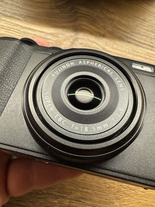 Fujifilm XF10 – Negru, ca nou, cutie originală