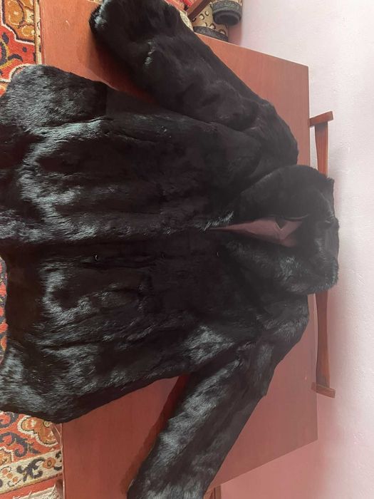 Haină de blană naturală din nurcă – nouă, neagră, elegantă