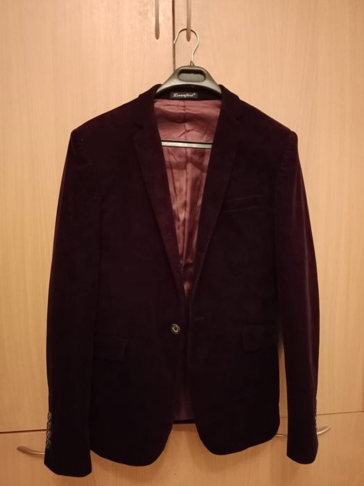 Продам костюмы на мероприятие.